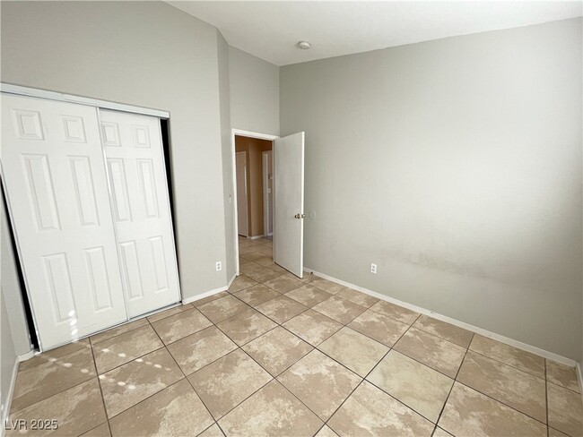 Building Photo - 3737 White Quail Ct