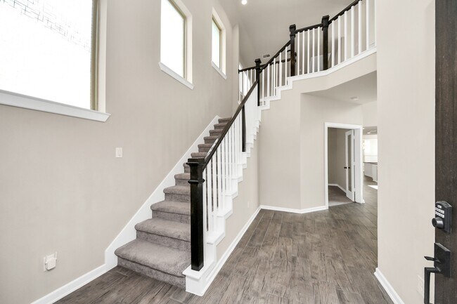 Primary Photo - 7006 Winterberry Gln Ln