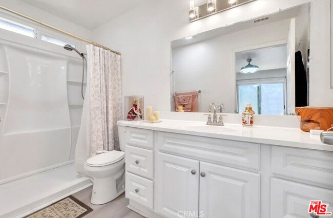 Building Photo - 7701 Baird Ave