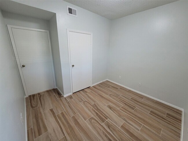 Building Photo - 7055 N Holiday Dr