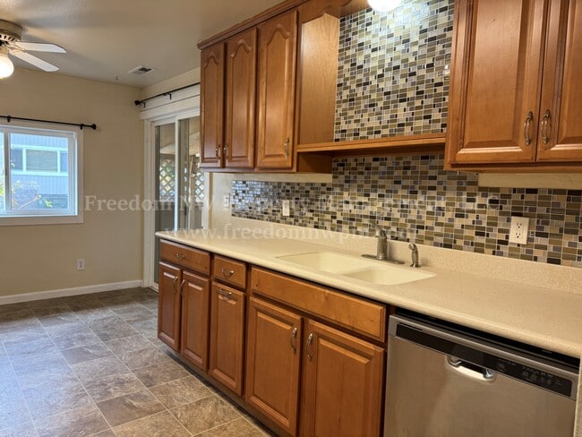 Building Photo - 4410 21st Ct SE