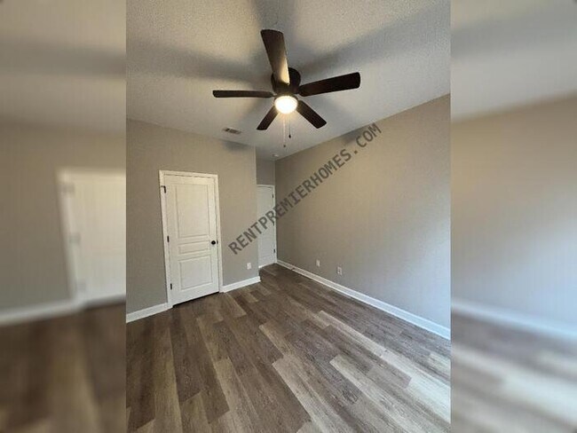 Building Photo - 32 Woodhaven Dr