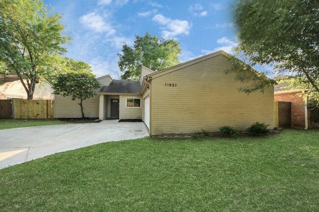 Building Photo - 11923 Briar Forest Dr