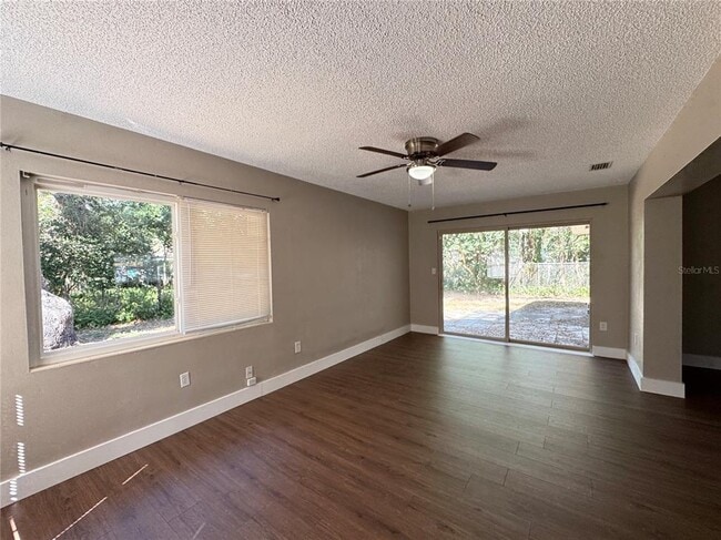 Building Photo - 310 Longwood Dr