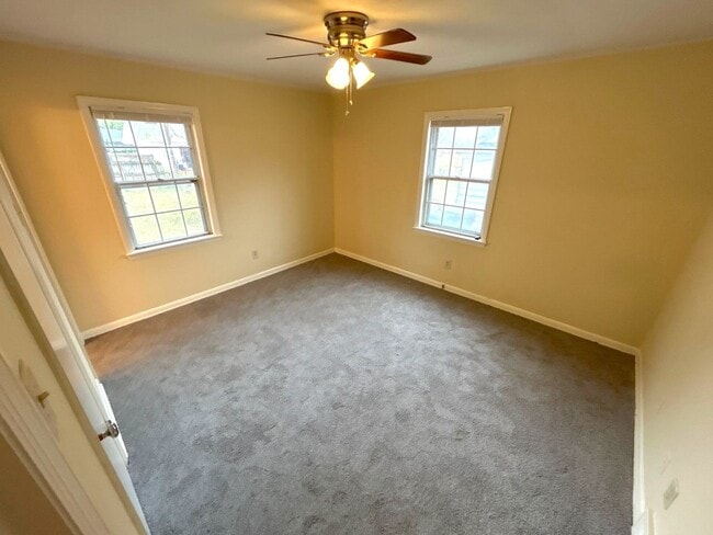 Building Photo - 3058 Robbiedon St