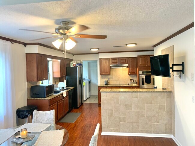 Building Photo - 1648 Foxboro Dr