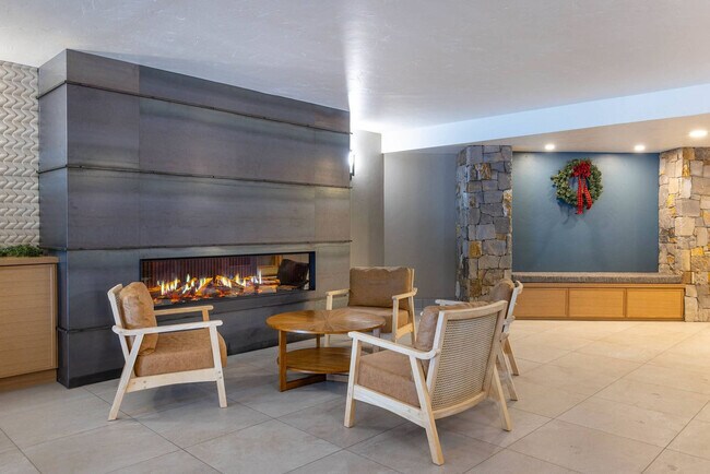 Building Photo - 455 Village Rd