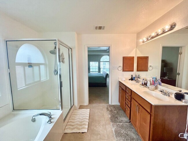 Building Photo - 5 BED/3 BATH GORGEOUS HOUSE FOR LEASE! AVA...