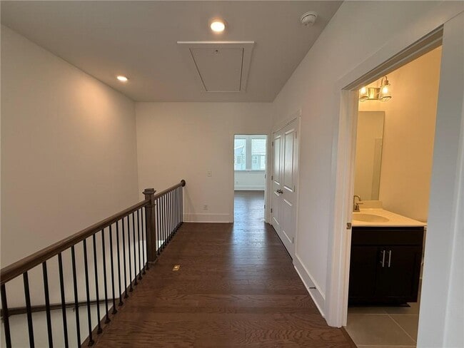 Building Photo - 1645 Aeslin Dr NW