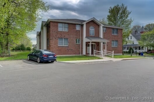 Building Photo - 54 Oak St