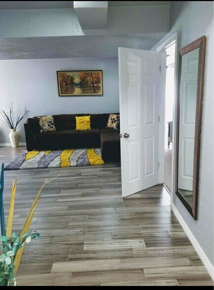 Building Photo - 4108 Liverpool St