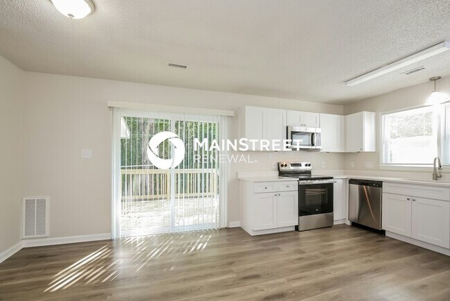 Building Photo - 4 Bedroom Pet-Friendly Home in GREENSBORO,...