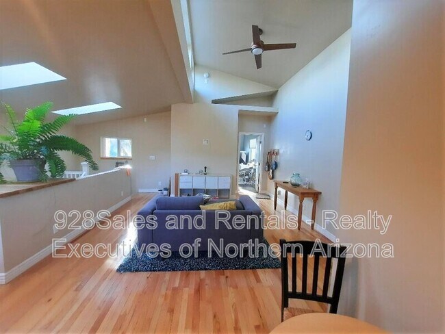 Building Photo - 2304 N Talkington Dr
