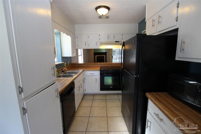 Building Photo - 2813 Langley Ave