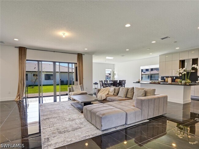 Building Photo - 5126 Panella Ave