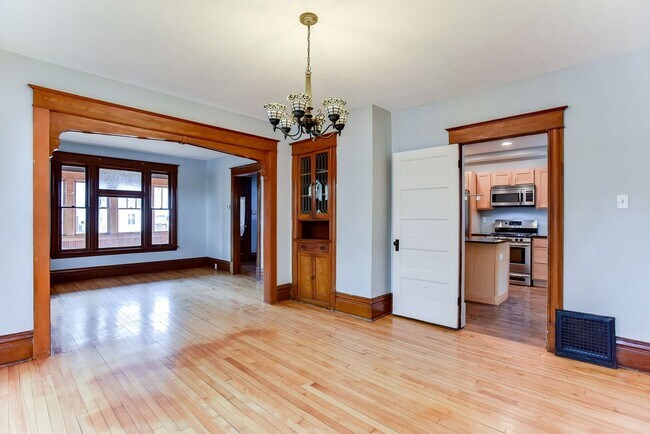 Building Photo - Renovated 3 Bedroom 2 bathroom house. Superb Master suite.