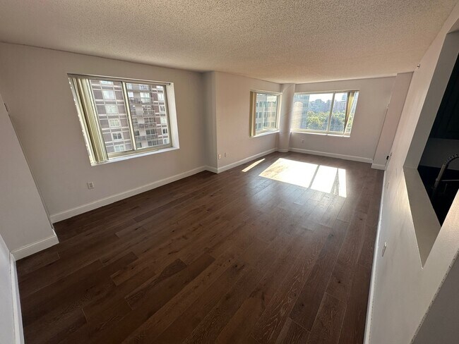 Building Photo - 8 Museum Way