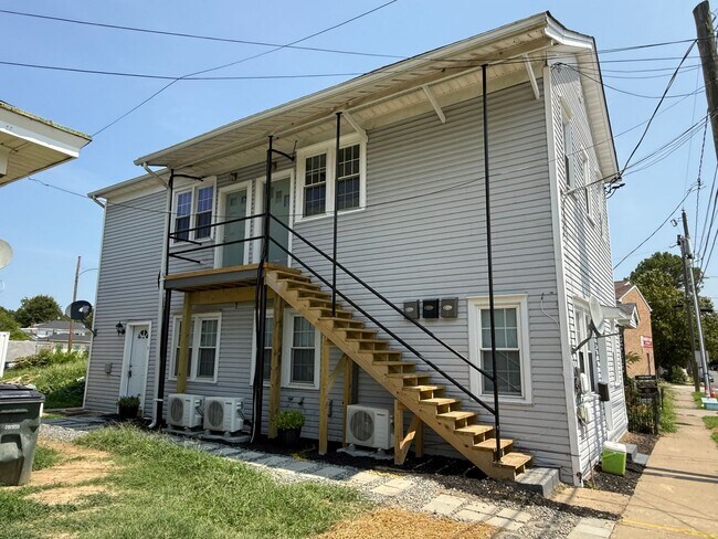 Building Photo - 305 4th Ave