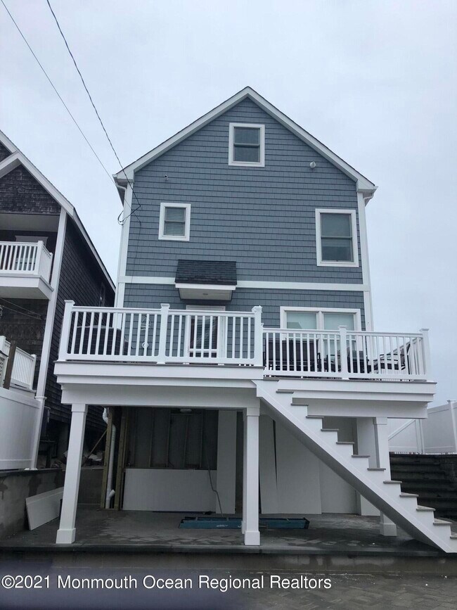 Building Photo - 369 Beach Front