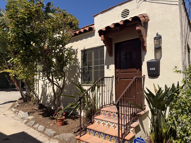 Front - 939 Hammond St