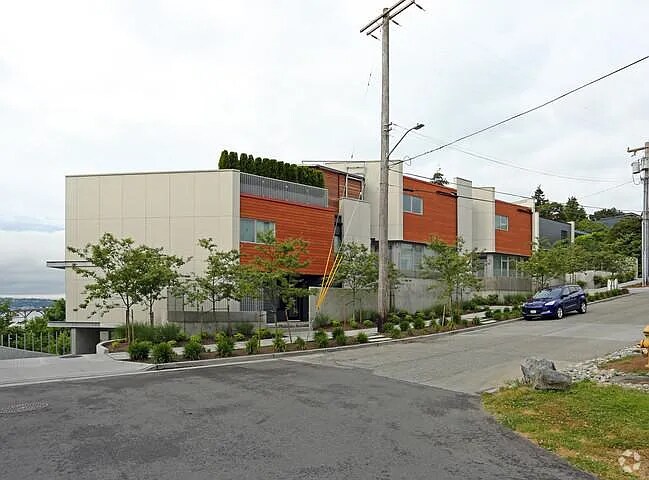 Primary Photo - 2311 W Newton St