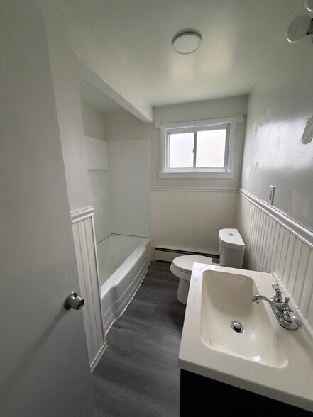 Building Photo - 2025 Abbott Rd