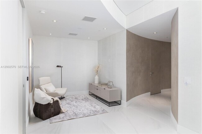 Building Photo - 18975 Collins Ave