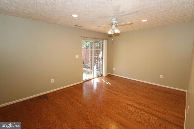 Building Photo - 3312 Hibiscus Ct