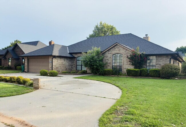 Building Photo - Beautiful Home in Westbury South Ready for Move-In!