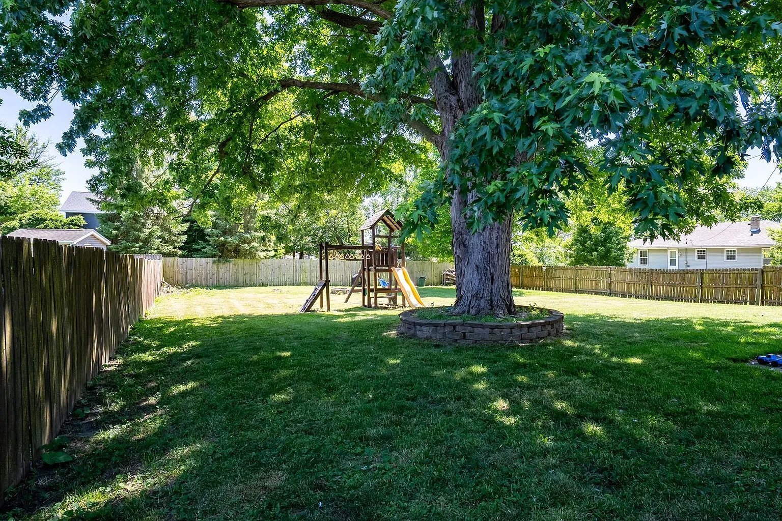 Building Photo - 705 Eastview Dr