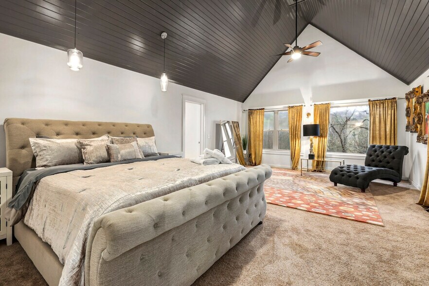 Building Photo - 211 Lakeshore Dr