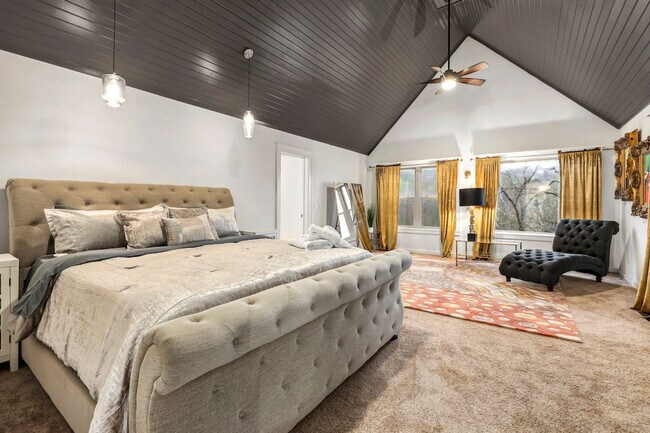 Building Photo - 211 Lakeshore Dr