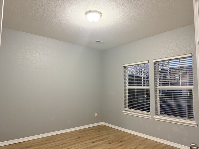 Building Photo - 9545 Sand Myrtle Dr