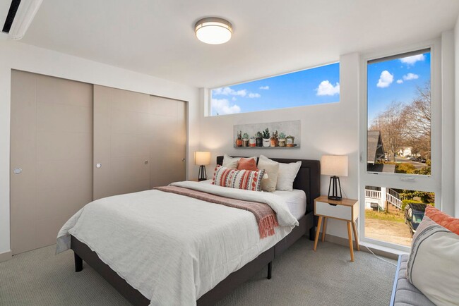 Building Photo - Modern Beacon Hill Townhome | Rooftop Deck...