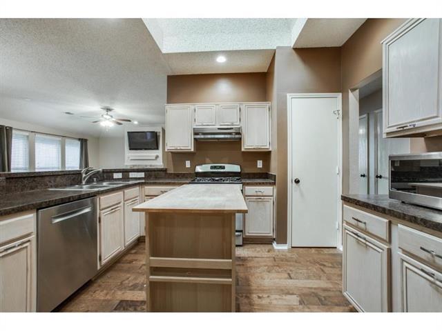 Building Photo - 1409 Meadowbrook Dr