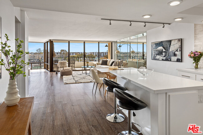 Building Photo - 4267 Marina City Dr