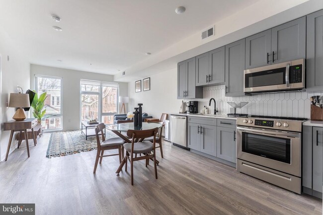 Building Photo - 521 N 41st St
