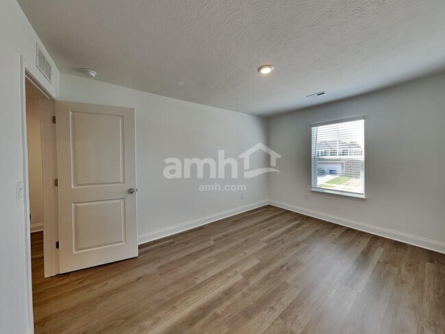Building Photo - 9184 Henley Ave