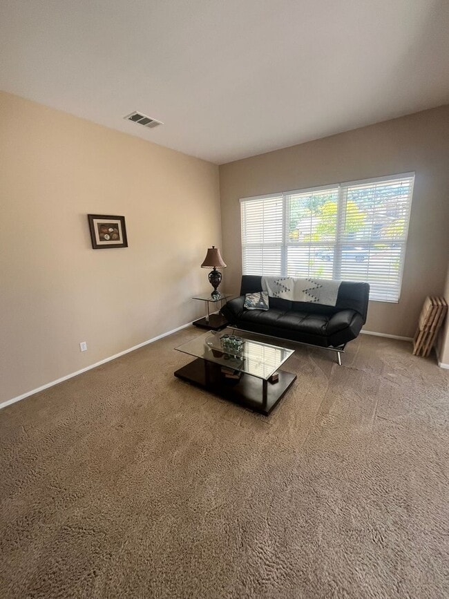 Building Photo - Fully?Furnished 4?Bed?|?3?Bath Pool Home i...