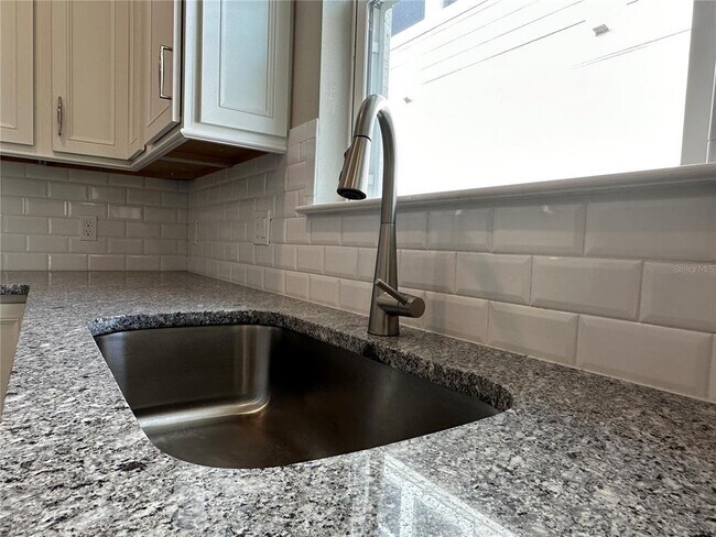 Building Photo - 5685 Arborvista Dr