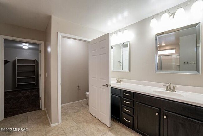 Building Photo - 9848 N Howling Wolf Rd