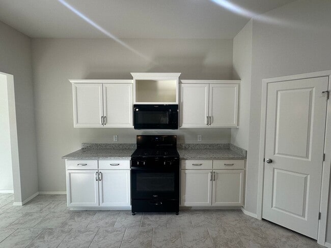 Building Photo - New - 4 bedroom in Bixby - Gated Community