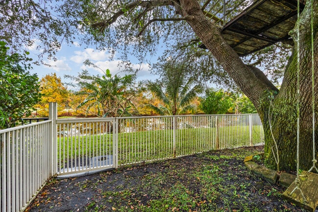 Building Photo - 1622 S Club Dr