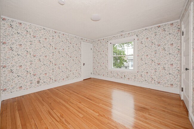 Building Photo - 64 Presidents Ln