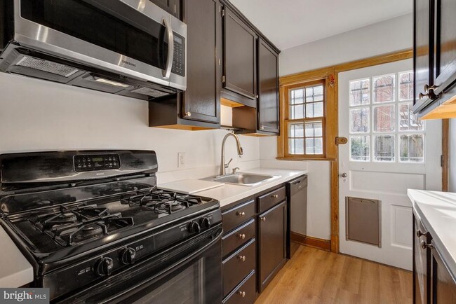 Building Photo - 1403 K St SE