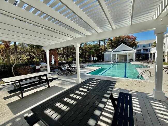 Building Photo - Two bedroom in the heart of Daniel Island - Daniel's Landing