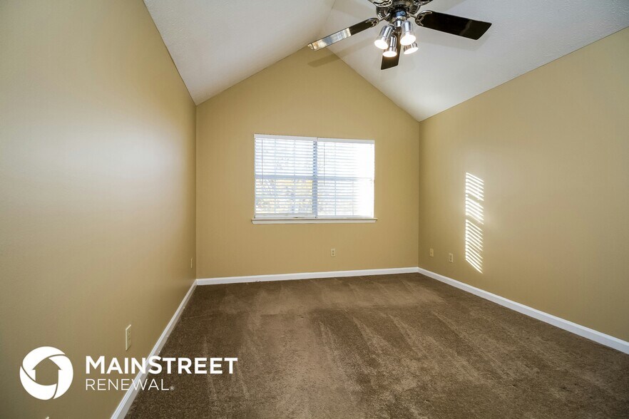 Building Photo - 2723 Riverbend Dr