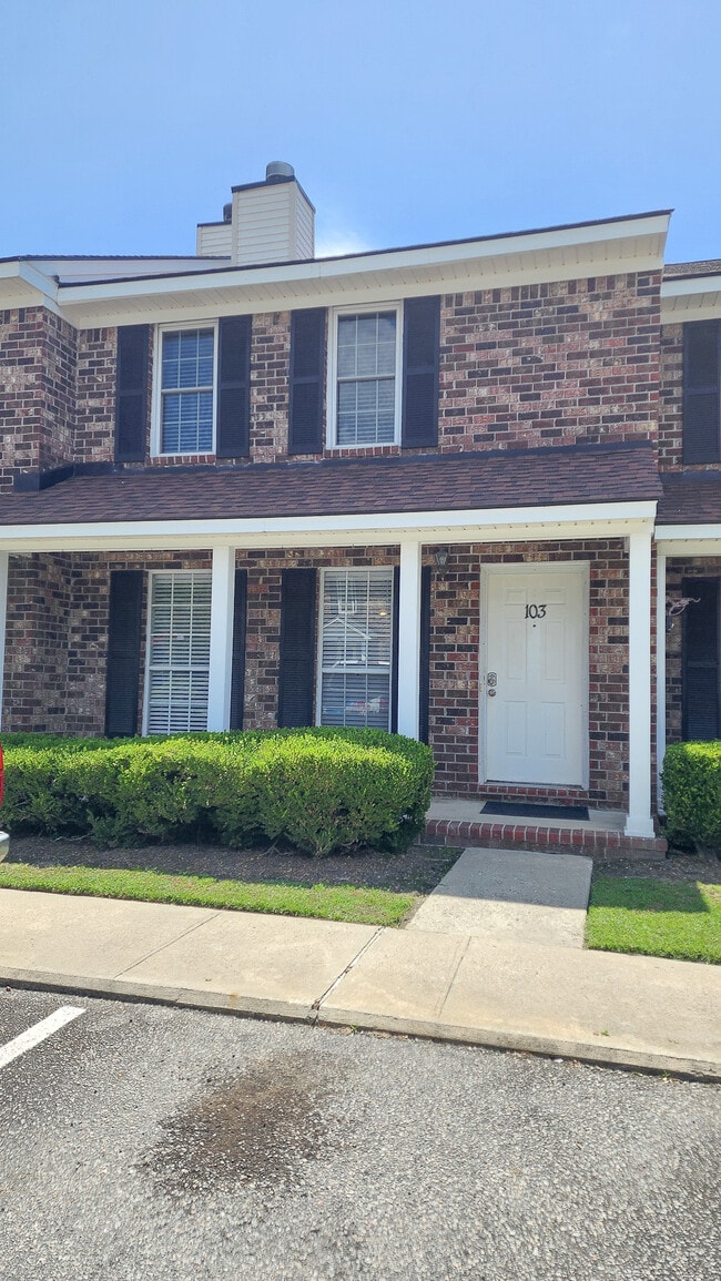 Building Photo - 103 Sandlewood Dr