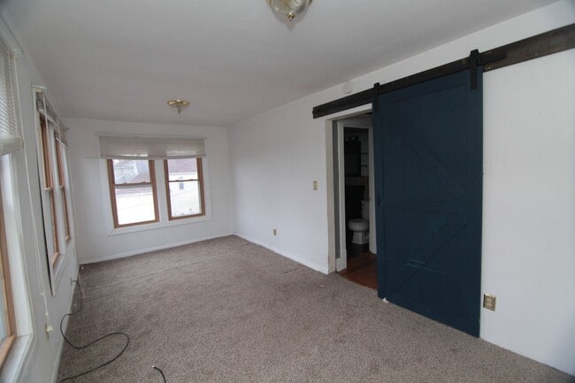 Building Photo - 4 bedroom home in the East Village of Dave...
