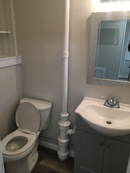 Building Photo - 1129 Brown Ave